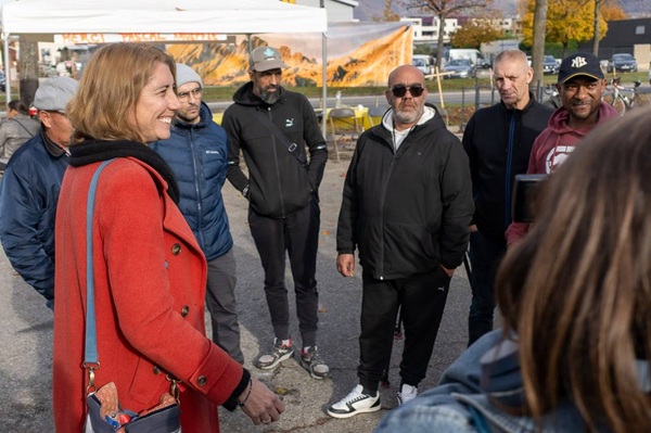 Laurence Ruffin avec des salariÃ©s de Teisseire