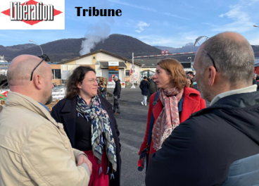 Laurence Ruffin devant l'usine Vencorex